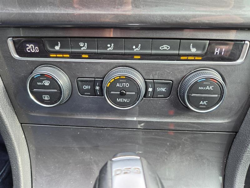 2017 Volkswagen Golf - Image 25