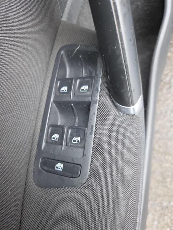 2019 Volkswagen Golf - Image 17