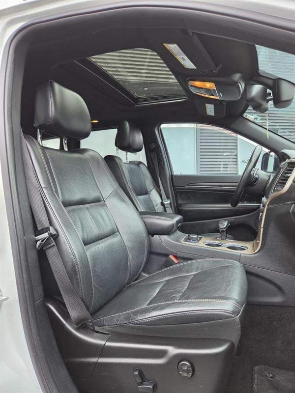 2015 Jeep Grand Cherokee - Image 11