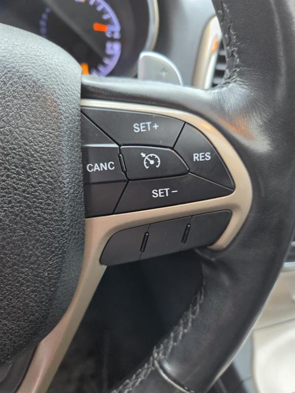 2015 Jeep Grand Cherokee - Image 20