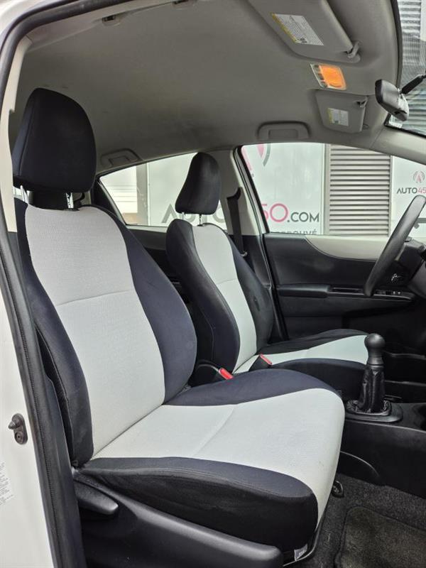 2012 Toyota Yaris - Image 10