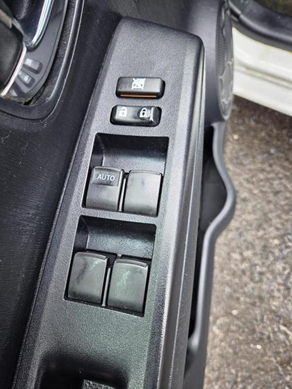 2012 Toyota Yaris - Image 16