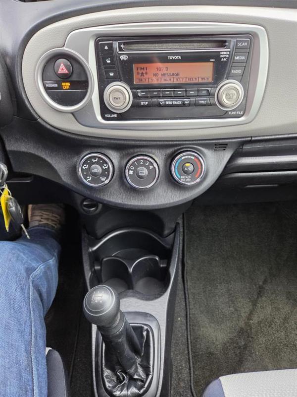 2012 Toyota Yaris - Image 18