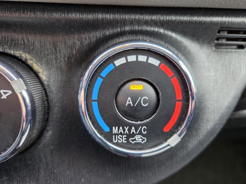 2012 Toyota Yaris - Image 20