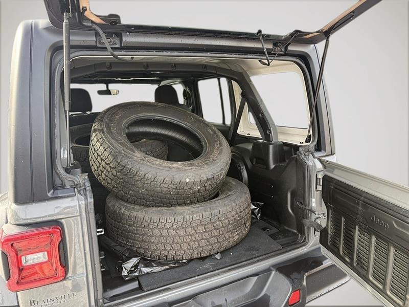 jeep Wrangler 2022 - 25