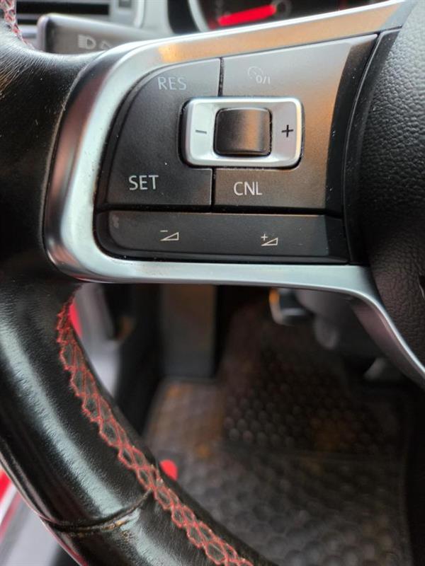 2017 Volkswagen Jetta - Image 17