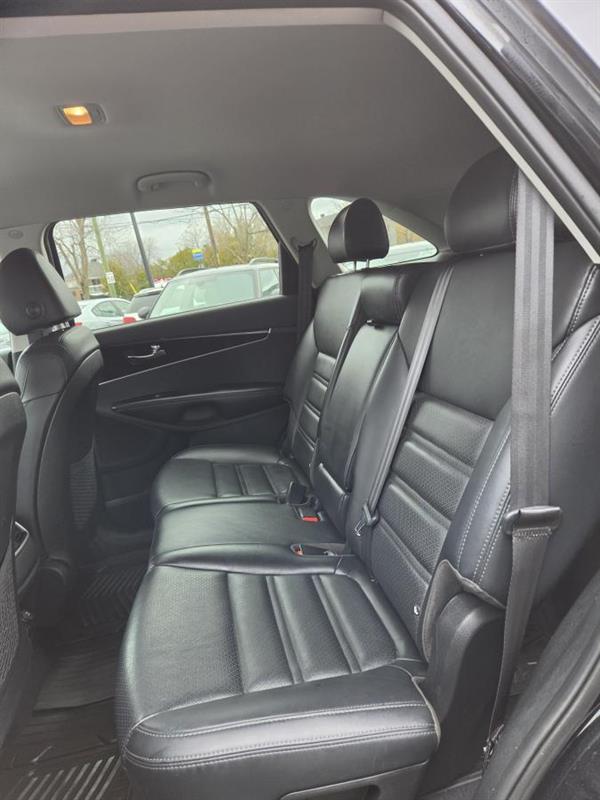 2019 Kia Sorento - Image 14