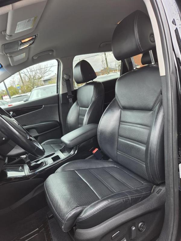 2019 Kia Sorento - Image 17