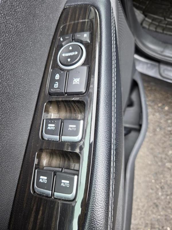 2019 Kia Sorento - Image 18