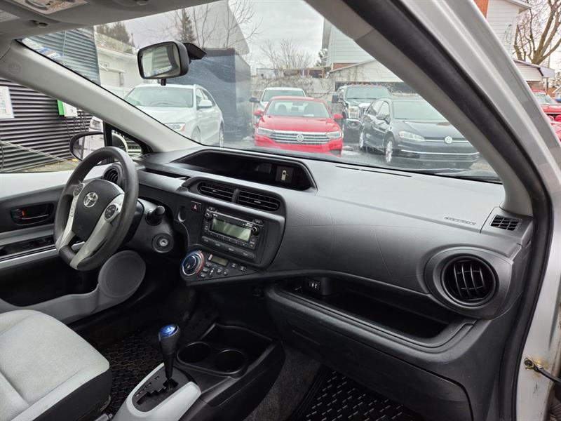 2013 Toyota Prius - Image 9