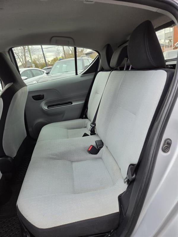 2013 Toyota Prius - Image 12