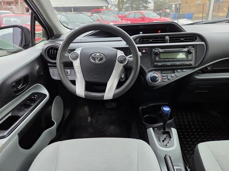 2013 Toyota Prius - Image 13