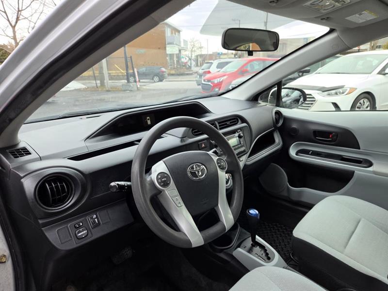 2013 Toyota Prius - Image 14