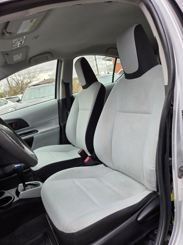 2013 Toyota Prius - Image 15