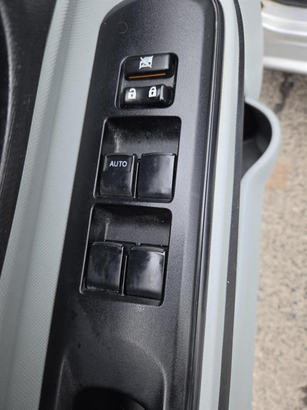 2013 Toyota Prius - Image 16