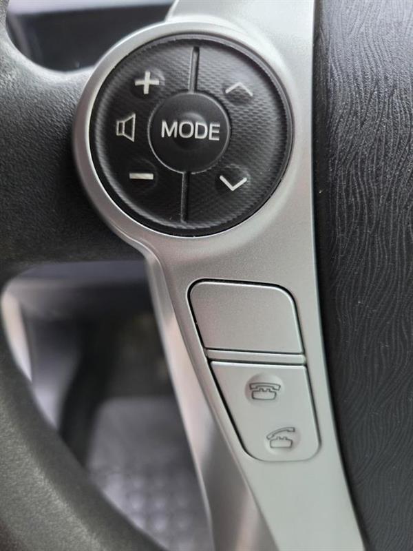 2013 Toyota Prius - Image 17