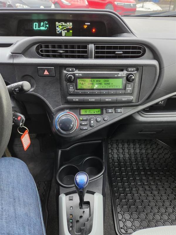 2013 Toyota Prius - Image 20