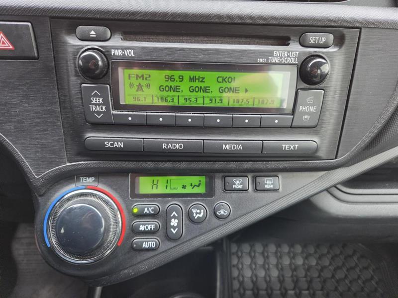 2013 Toyota Prius - Image 21