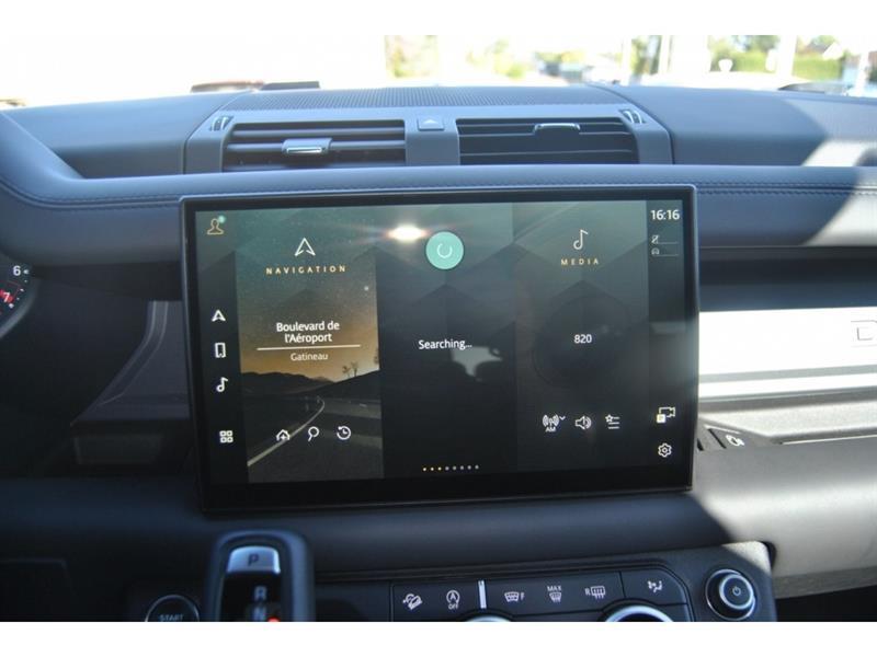 2023 Land Rover Defender - Image 18