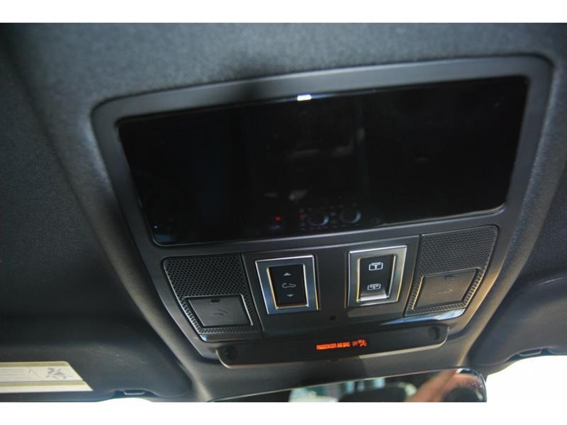 2023 Land Rover Defender - Image 23