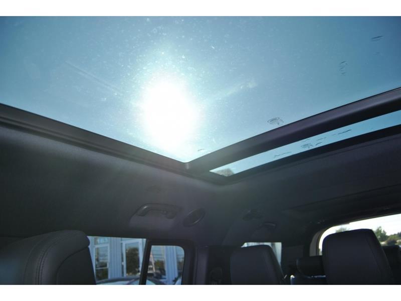 2023 Land Rover Defender - Image 24