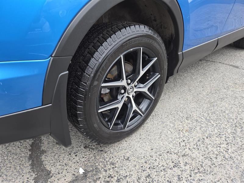 2017 Toyota RAV4 - Image 8