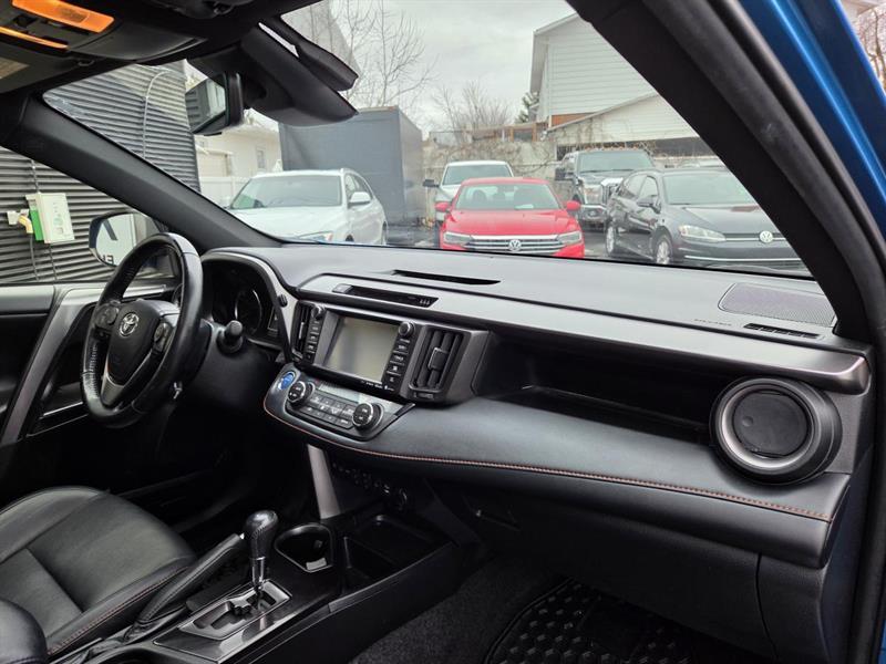 2017 Toyota RAV4 - Image 10