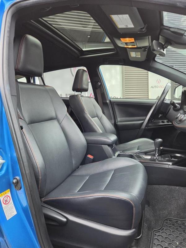 2017 Toyota RAV4 - Image 11