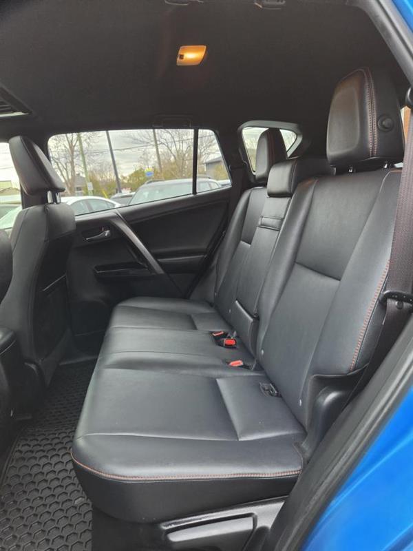 2017 Toyota RAV4 - Image 13