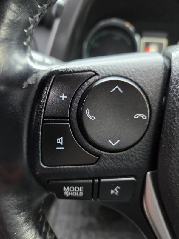 2017 Toyota RAV4 - Image 19