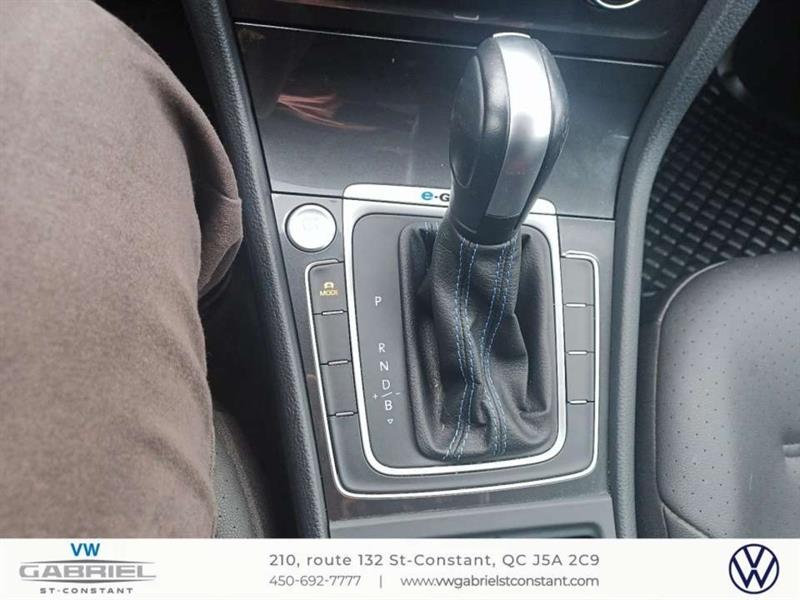 Volkswagen e-Golf 11