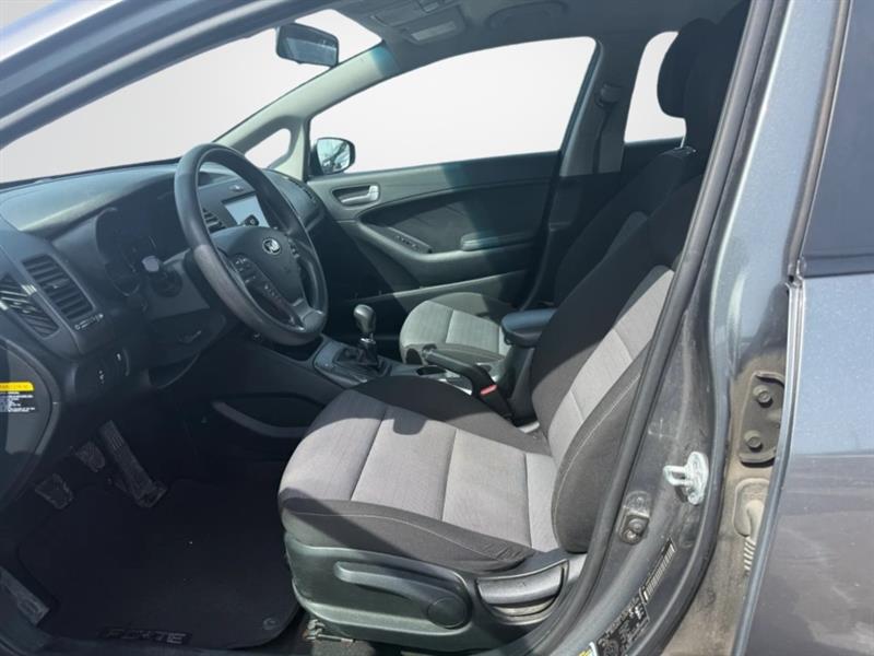 kia Forte 5-Door 2016 - 11