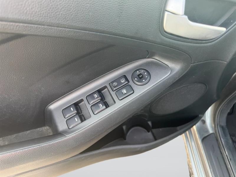 kia Forte 5-Door 2016 - 13