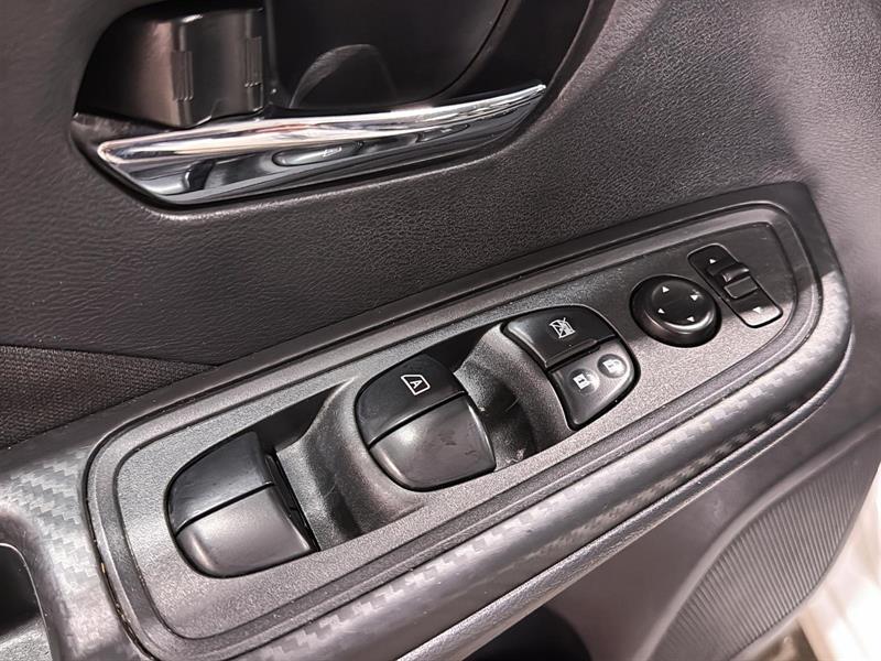 nissan Versa 2021 - 12