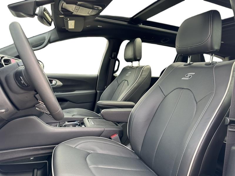 chrysler Pacifica Hybrid 2024 - 8