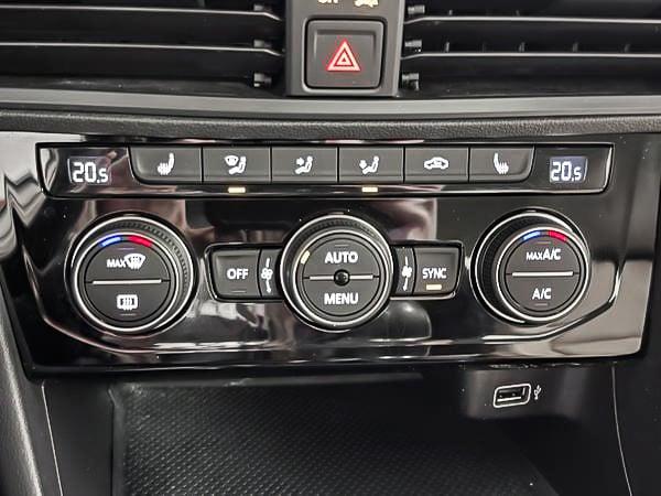 volkswagen Jetta 2019 - 23