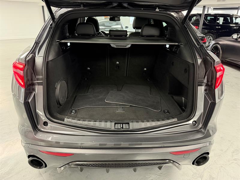 alfa romeo Stelvio 2022 - 5