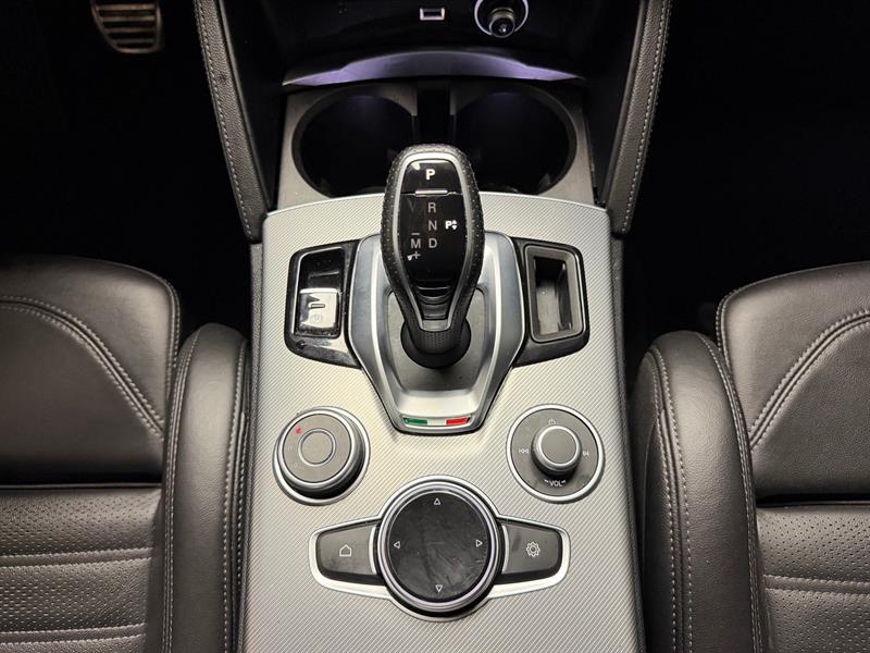 alfa romeo Stelvio 2022 - 21