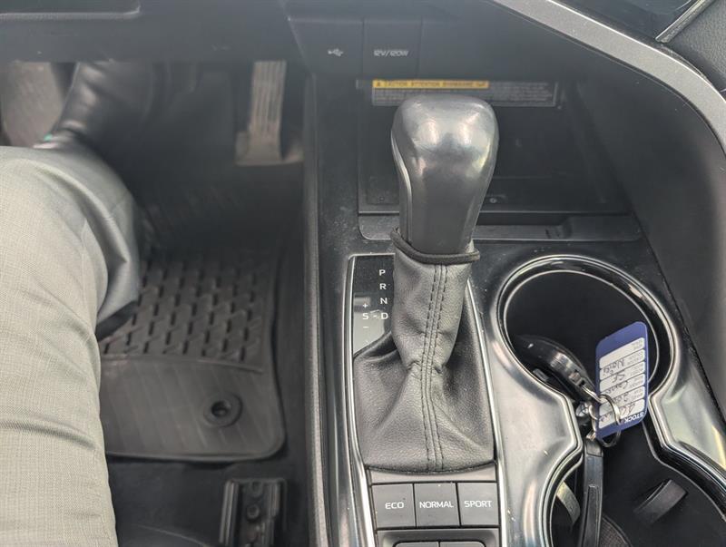 toyota Camry Hybrid 2020 - 17