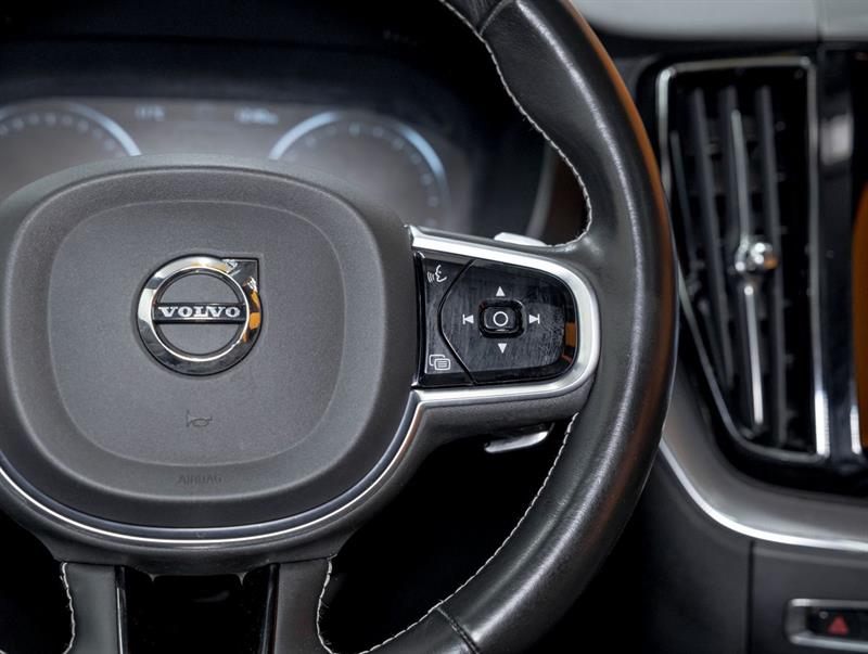volvo XC60 2020 - 16
