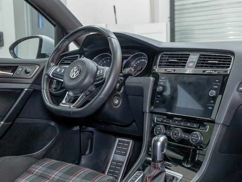 volkswagen Golf GTI 2020 - 25