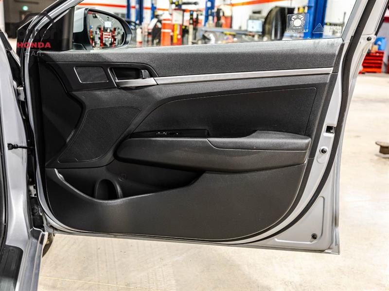hyundai Elantra 2020 - 16