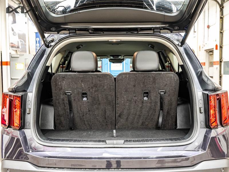 2025 Kia Sorento - Image 11