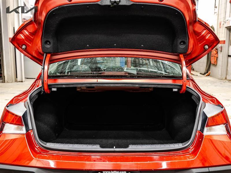 2025 Hyundai Elantra - Image 11