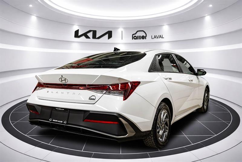 2025 Hyundai Elantra - Image 9