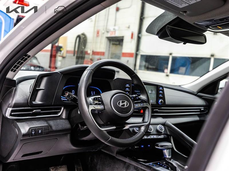 2025 Hyundai Elantra - Image 14