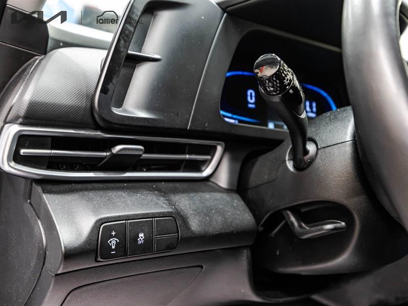 2025 Hyundai Elantra - Image 15