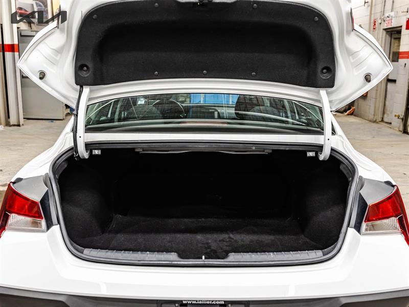 2025 Hyundai Elantra - Image 21