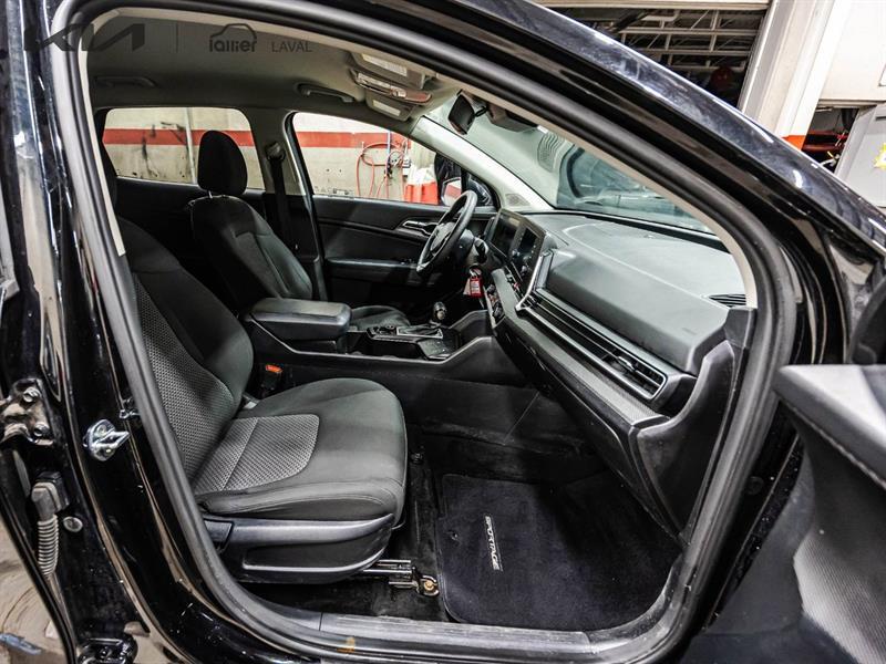 2023 Kia Sportage - Image 10