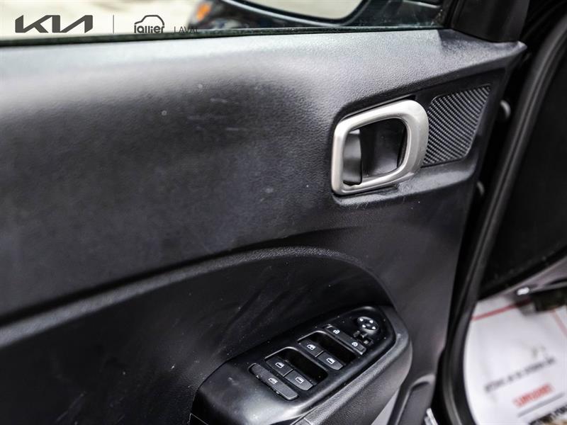 2025 Hyundai Venue - Image 12